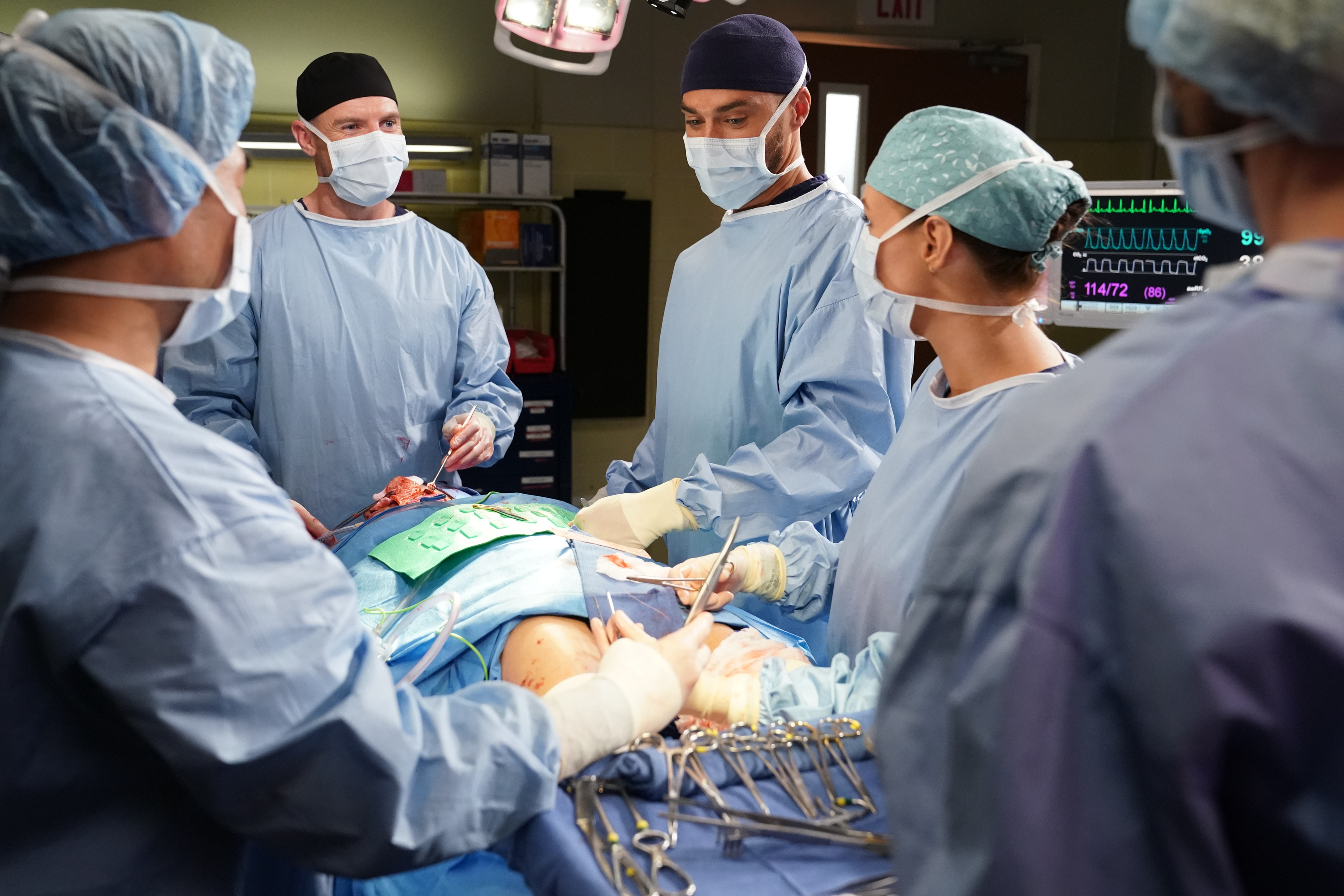 Grey Preview — Grey’s Anatomy Season 16 Episode 21: Put on a Happy Face Grey's Anatomy Season 16 Episode 21, "Put On A Happy Face"'s Anatomy Season 16 Episode 21, "Put On A Happy Face"