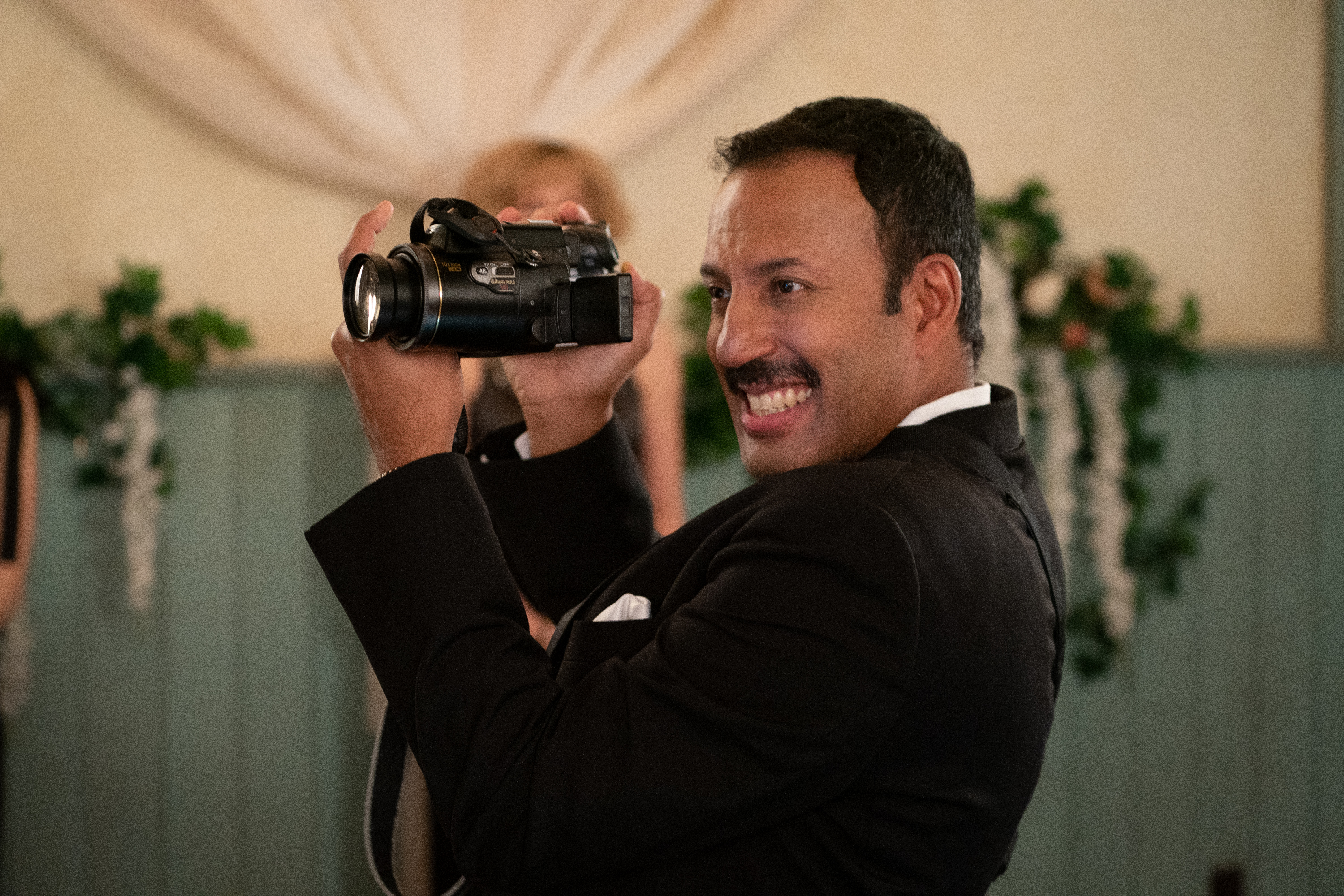 Schitt's Creek Season 6 Episode 14 - (Ray) Rizwan Manji | Tell-Tale TV Schitt's Creek Season 6 Episode 14 - (Ray) Rizwan Manji