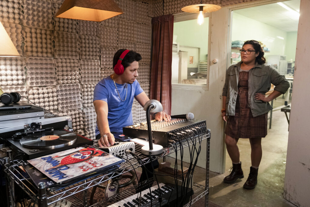 The Baker and the Beauty Season 1 Episode 6 "Side Effects" DAVID DEL RIO, BELISSA ESCOBEDO