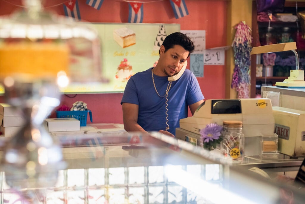 The Baker and the Beauty Season 1 Episode 6 "Side Effects" DAVID DEL RIO