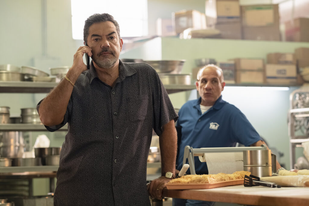 The Baker and the Beauty Season 1 Episode 6 "Side Effects" CARLOS GîMEZ