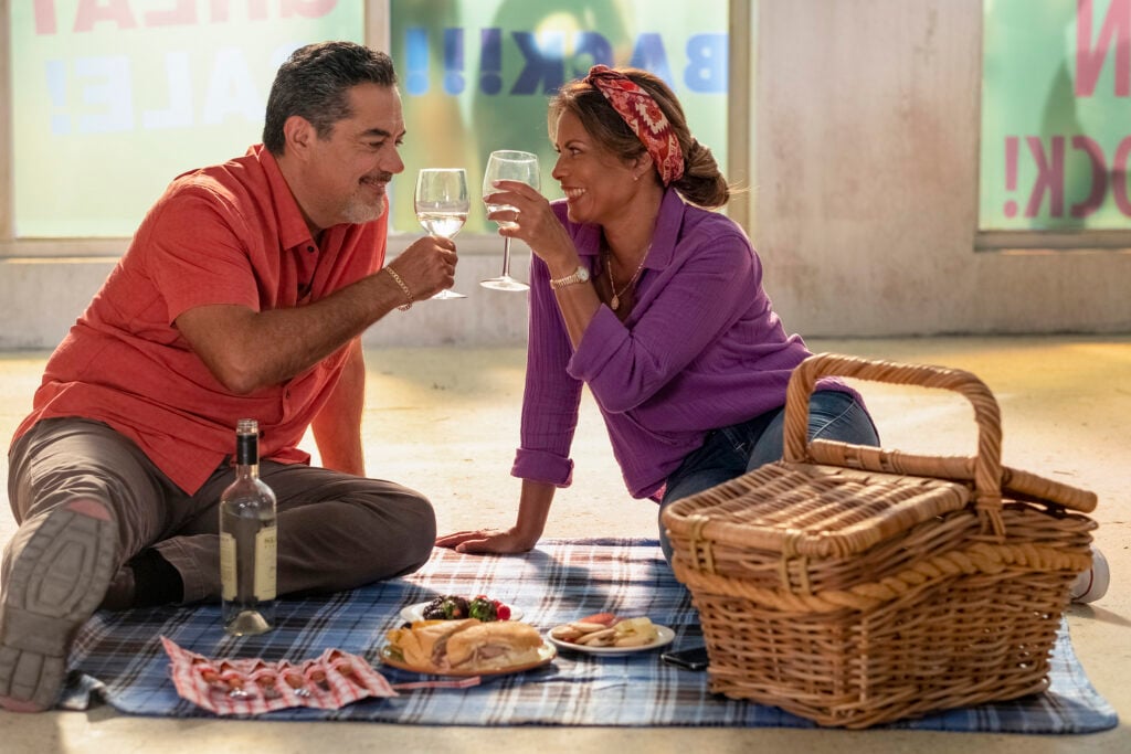 The Baker and the Beauty Season 1 Episode 6 "Side Effects" CARLOS GîMEZ, LISA VIDAL | Tell-Tale TV The Baker and the Beauty Season 1 Episode 6 "Side Effects" CARLOS GîMEZ, LISA VIDAL