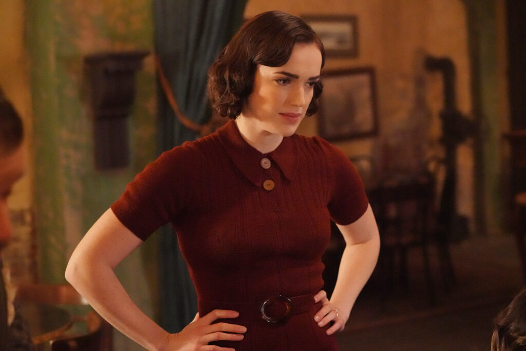 ELIZABETH HENSTRIDGE | Tell-Tale TV ELIZABETH HENSTRIDGE