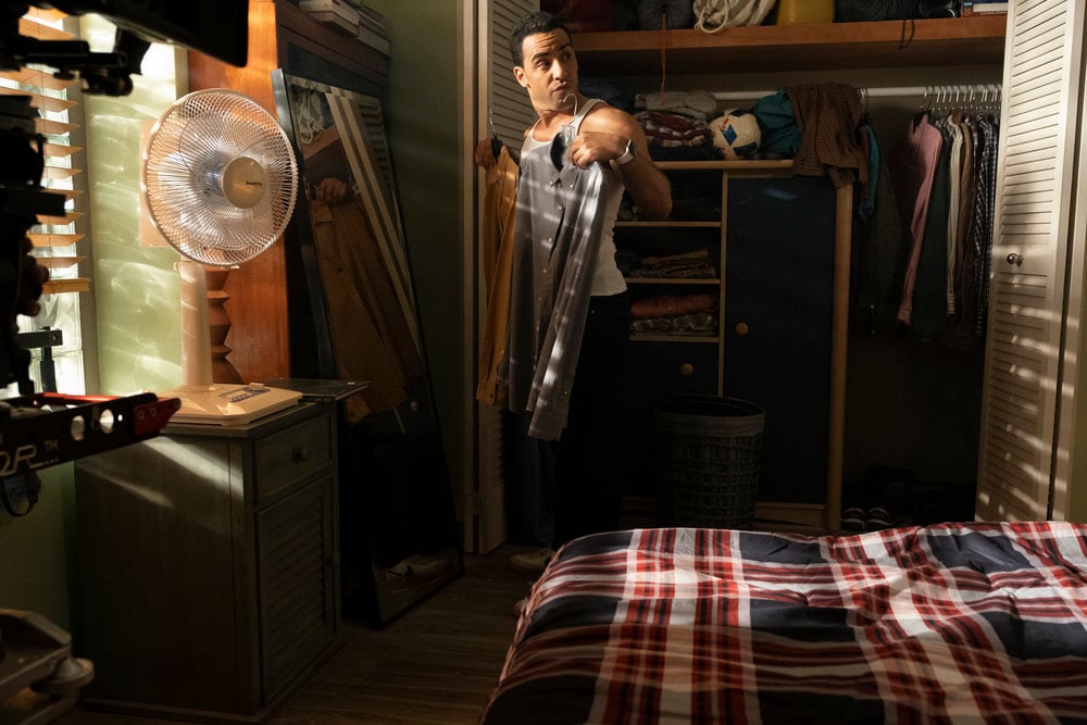 The Baker and The Beauty Season 1 Episode 4 "I Think She's Coming Out"