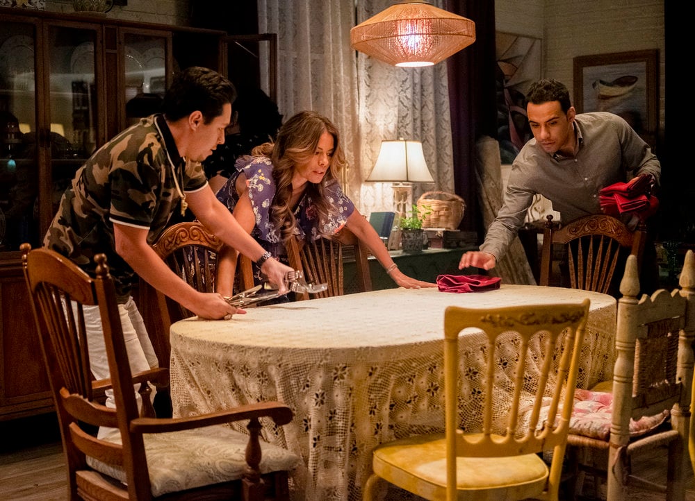 The Baker and The Beauty Season 1 Episode 4 "I Think She's Coming Out"