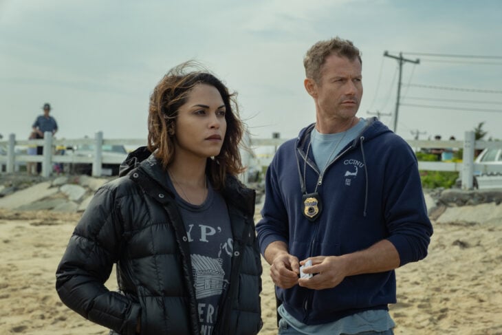 Monica Raymund as Jackie Quiñones and James Badge Dale as Ray Abruzzo in Hightown Season 1, STARZ