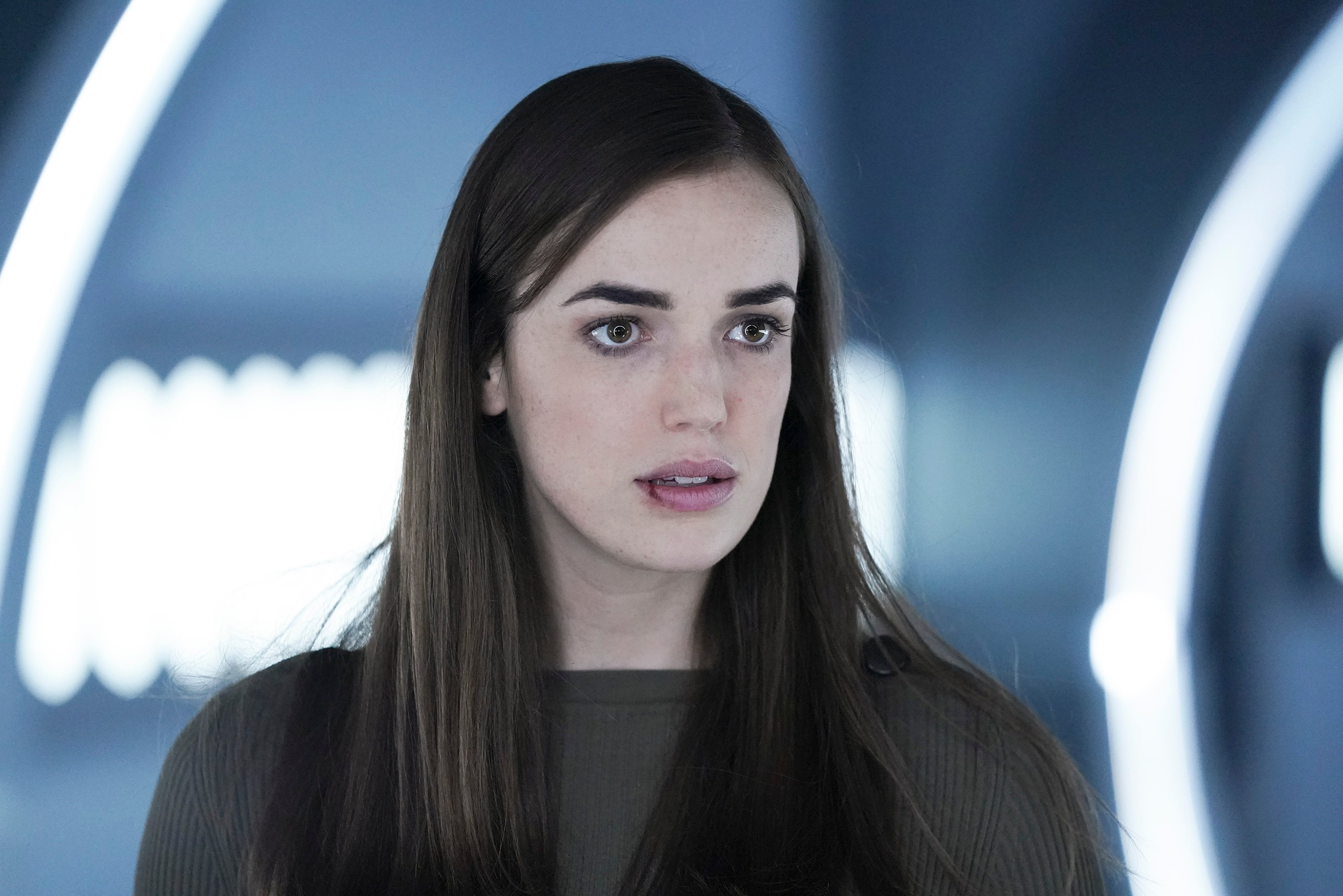 ELIZABETH HENSTRIDGE | Tell-Tale TV ELIZABETH HENSTRIDGE
