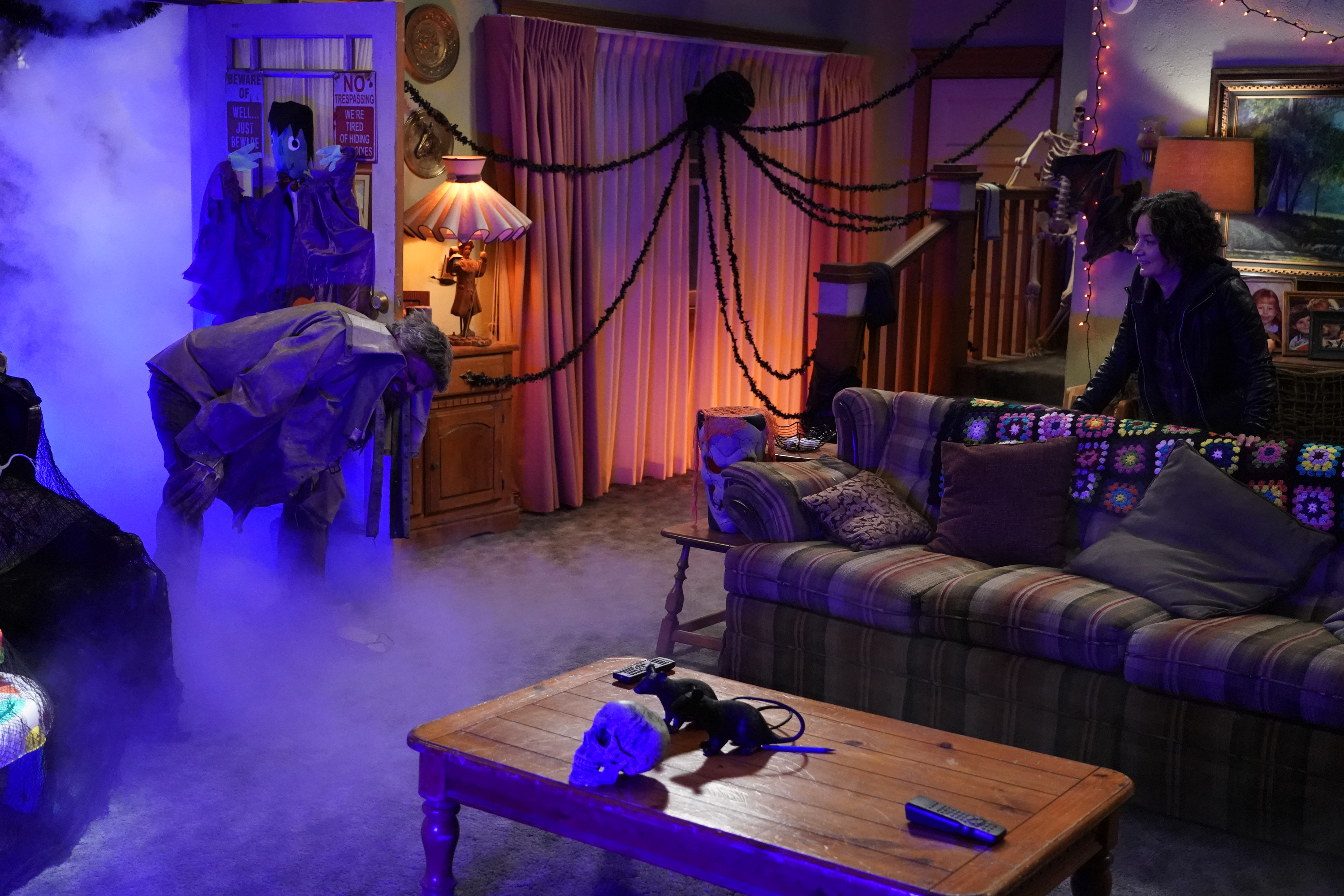 The Connors - Halloween and the Election vs. The Pandemic - JAY R. FERGUSON, SARA GILBERT | Tell-Tale TV The Connors - Halloween and the Election vs. The Pandemic - JAY R. FERGUSON, SARA GILBERT The Conners Review: Halloween and the Election vs. The Pandemic (Season 3 Episode 2)