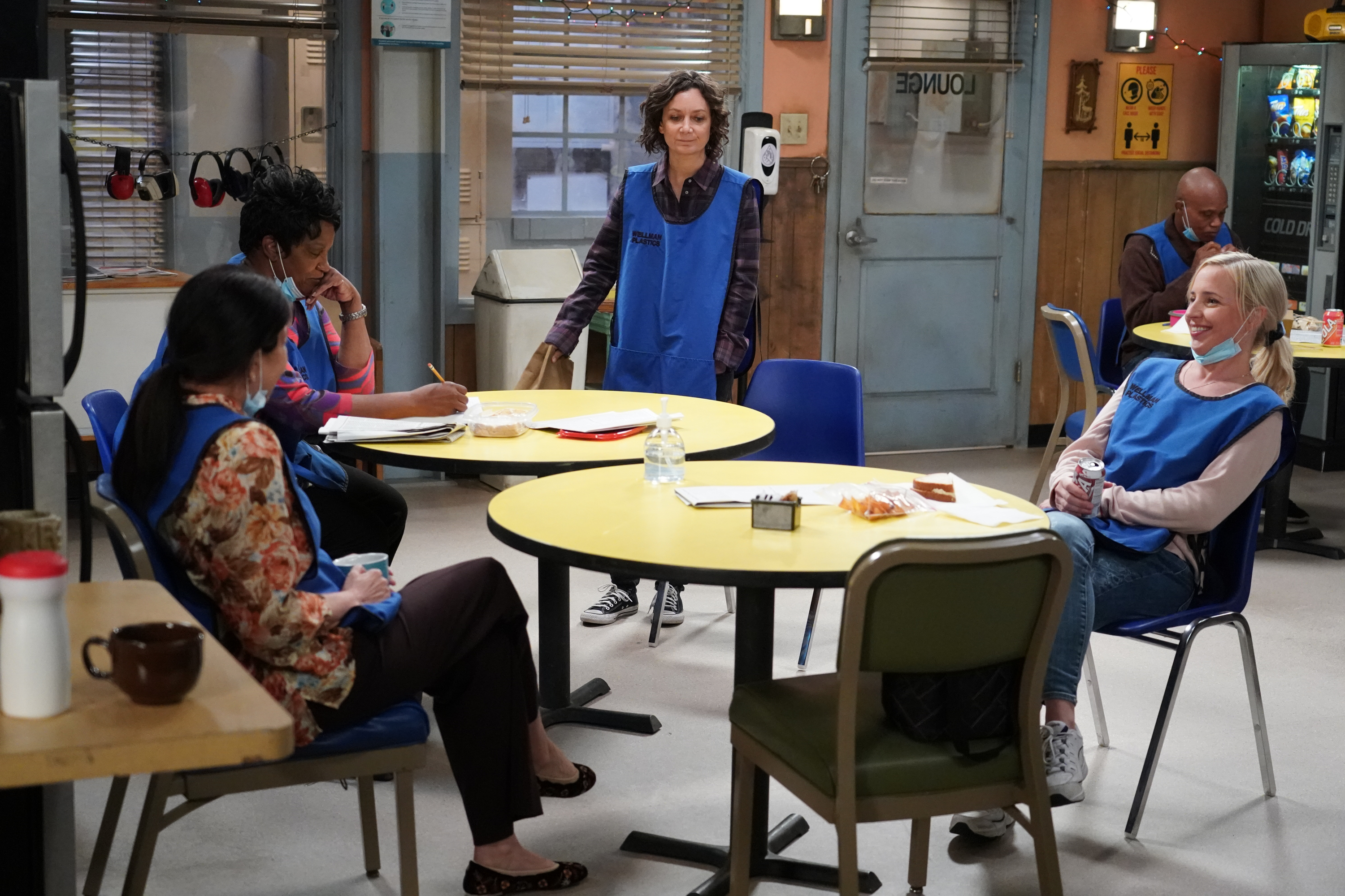 THE CONNERS - Season 3 Episode 3 - SARA GILBERT, LECY GORANSON