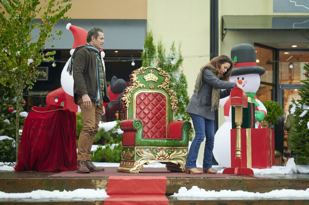 Five Star Christmas Review Holiday Hijinks Provide For A Perfect