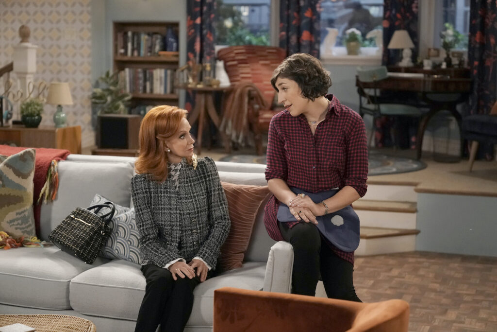 Call Me Kat Review: Plus One (Season 1 Episode 1) - Is Call Me Kat Season 1 On Hulu
