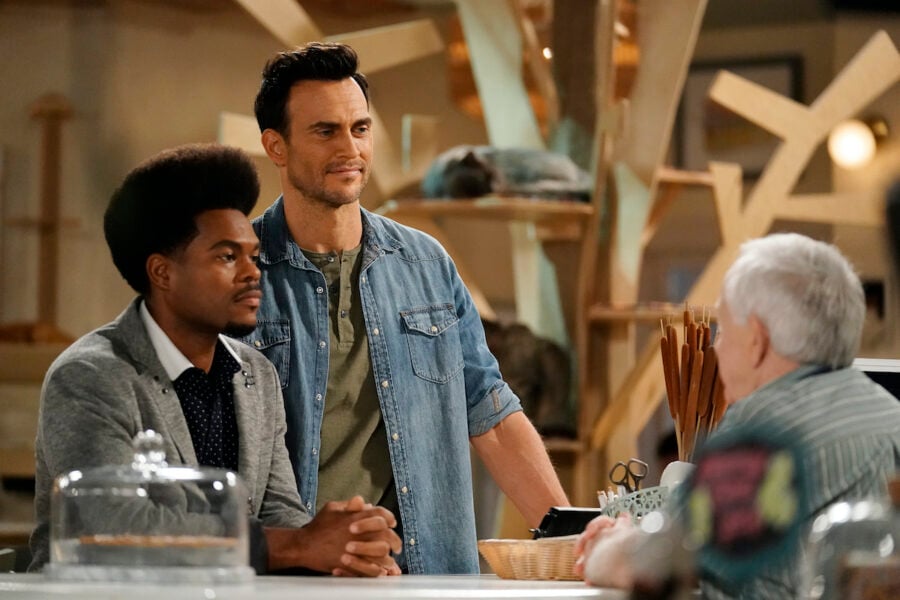 Call Me Kat Season 1 Episode 3, "Vacation"