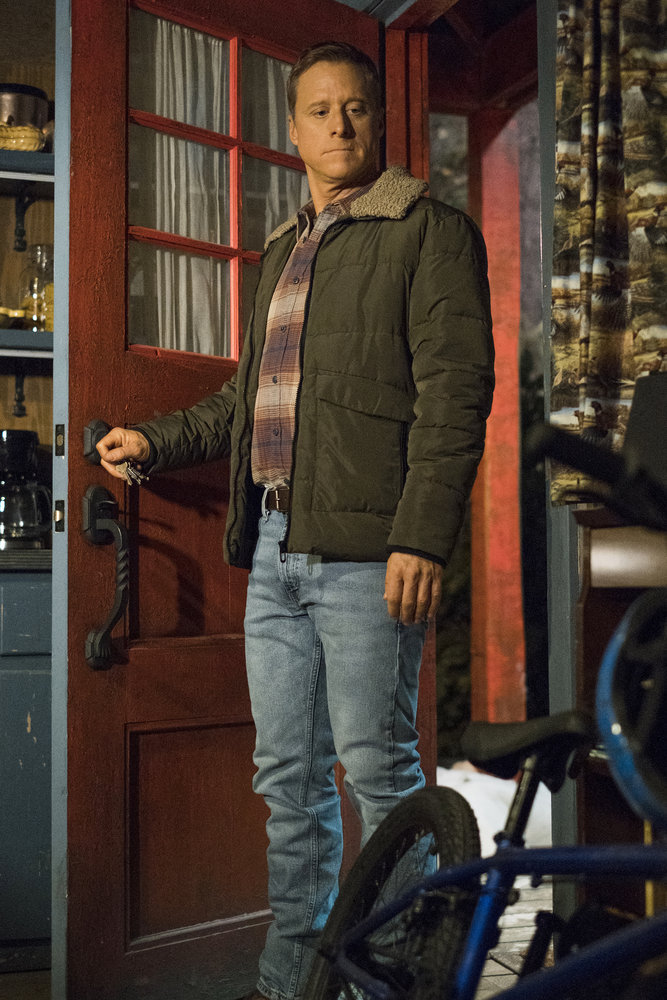 Resident Alien - Season 1 Episode 4 - Birds of a Feather