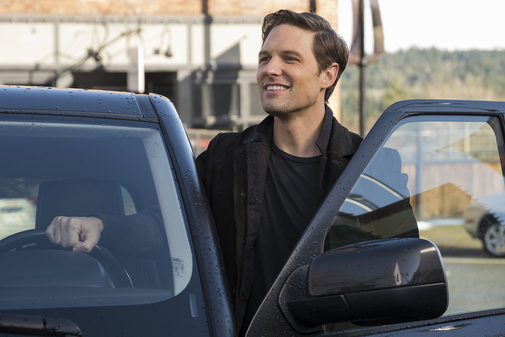 Resident Alien - Season 1 Episode 7- The Green Glow