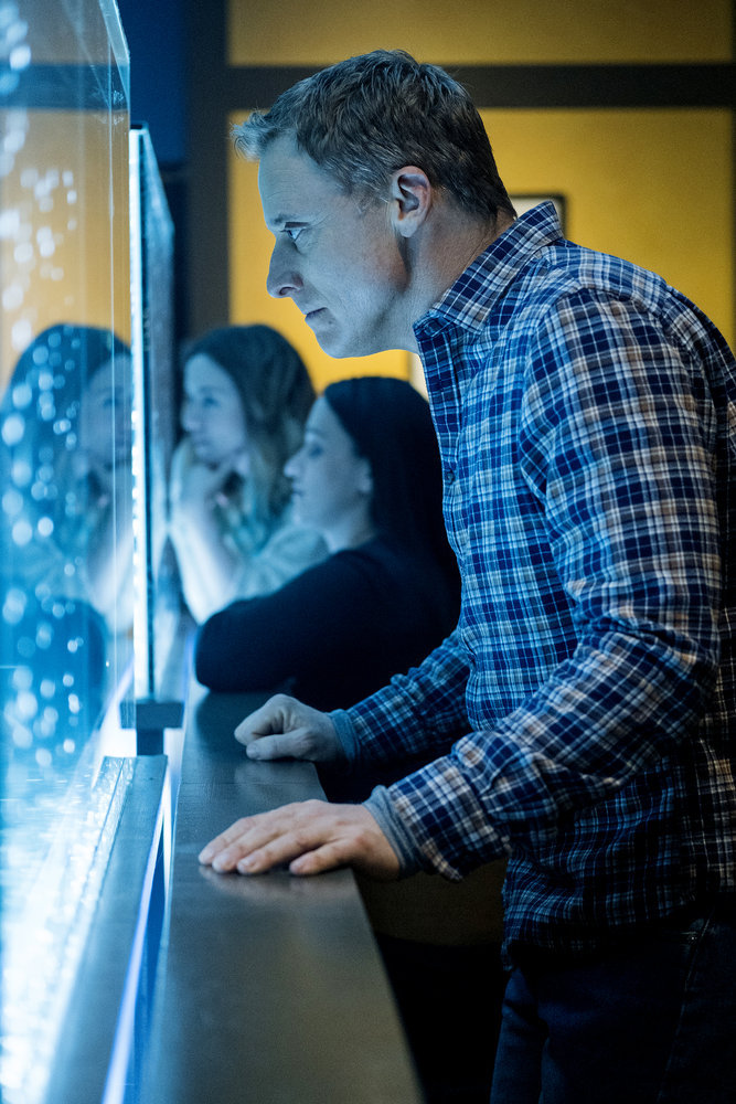 Resident Alien - Season 1 Episode 7- The Green Glow