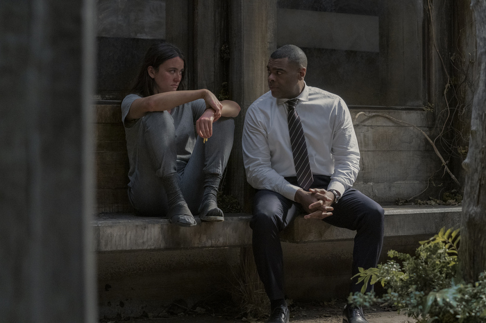 'The Wilds' 1x10 The 17 Wildest Things to Happen in ‘The Wilds’ Season 1 Pictured (L-R): Sarah Pidgeon (Leah Rilke), Troy Winbush (FBI Agent Dean Young)

'The Wilds' 1x10