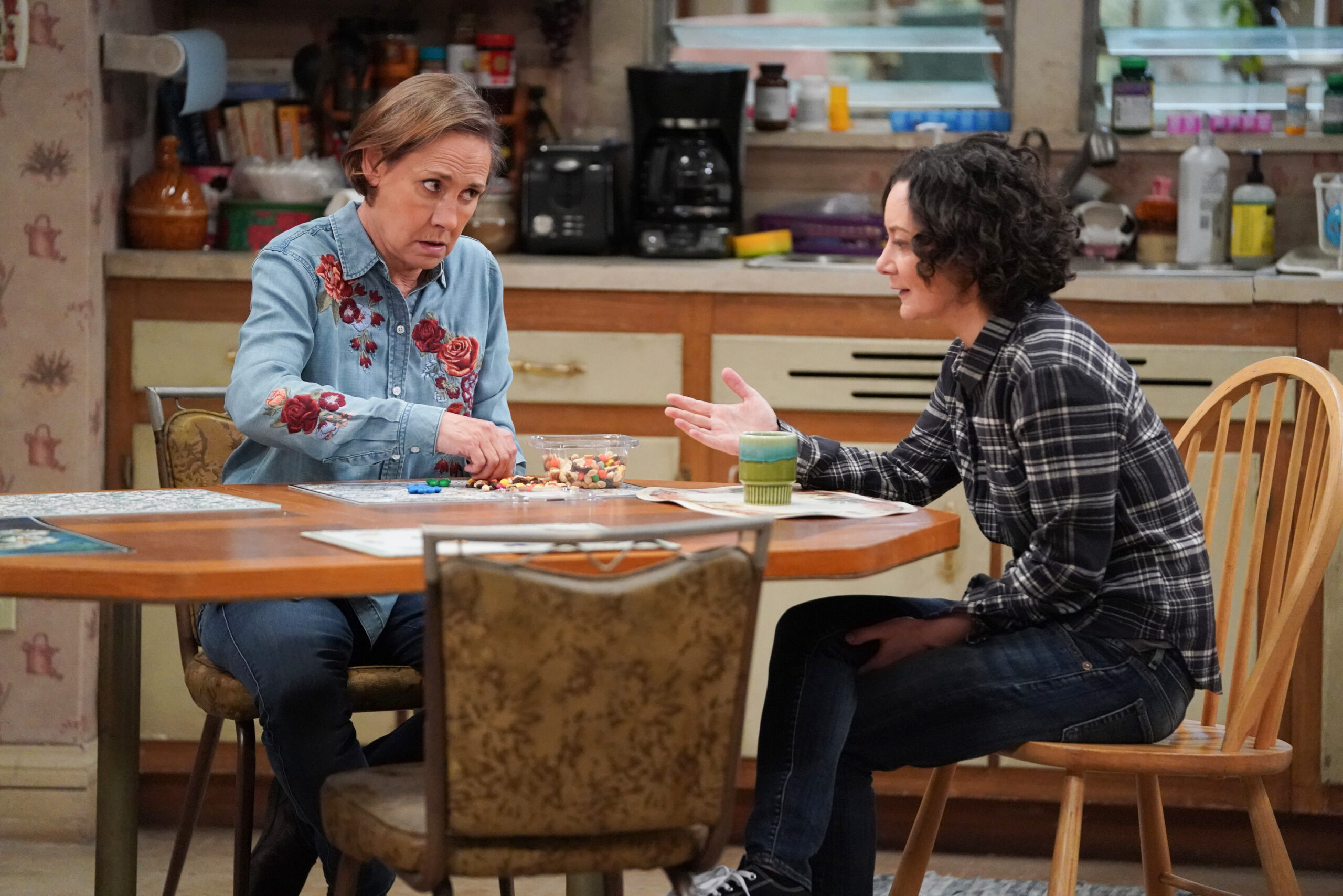 LAURIE METCALF, SARA GILBERT