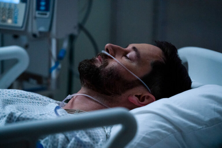 New Amsterdam Saison 3 Episode 12 New Amsterdam Review: Things Fall Apart (Season 3 Episode 12)
