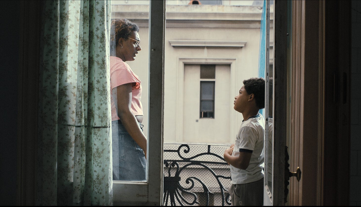 September Mornings -- Pictured: Liniker (Cassandra), Gustavo Coelho (Gersinho)