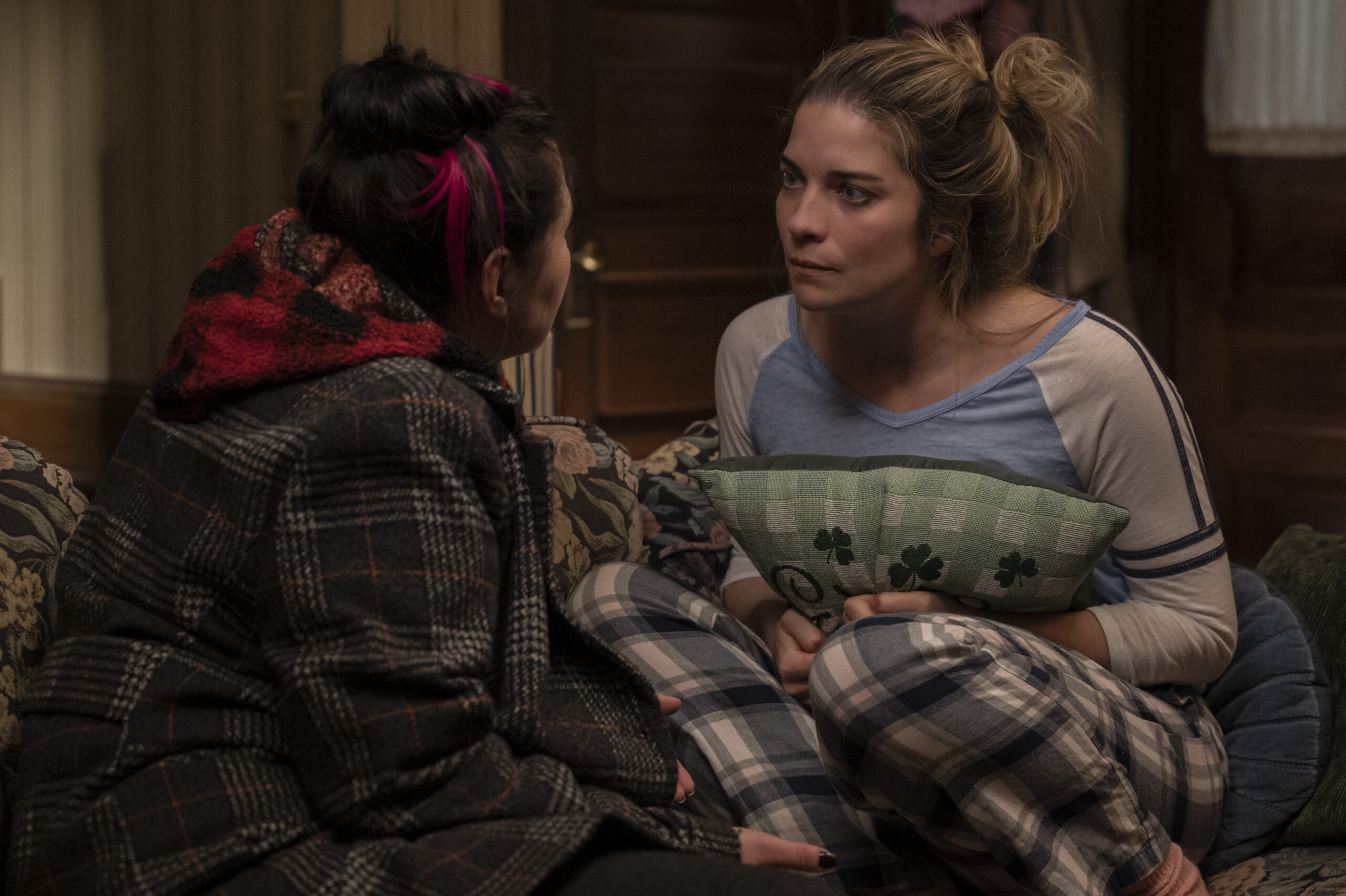 Kevin Can F*** Himself - Season 1 Episode 8