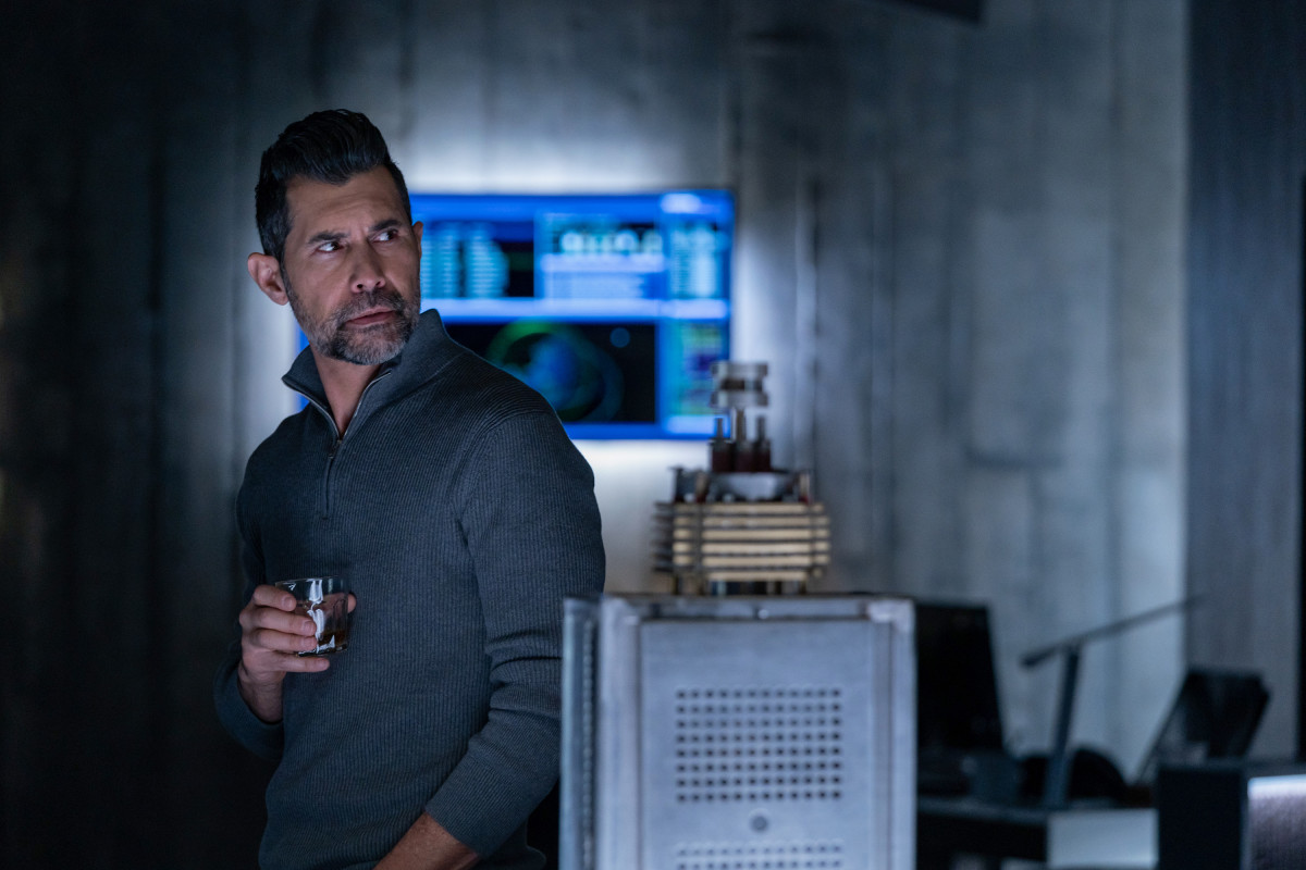 Black Hole Sun Preview — Roswell, New Mexico Season 3 Episode 3: Black Hole Sun Roswell, New Mexico Season 3 Episode 3, "Black Hole Sun"