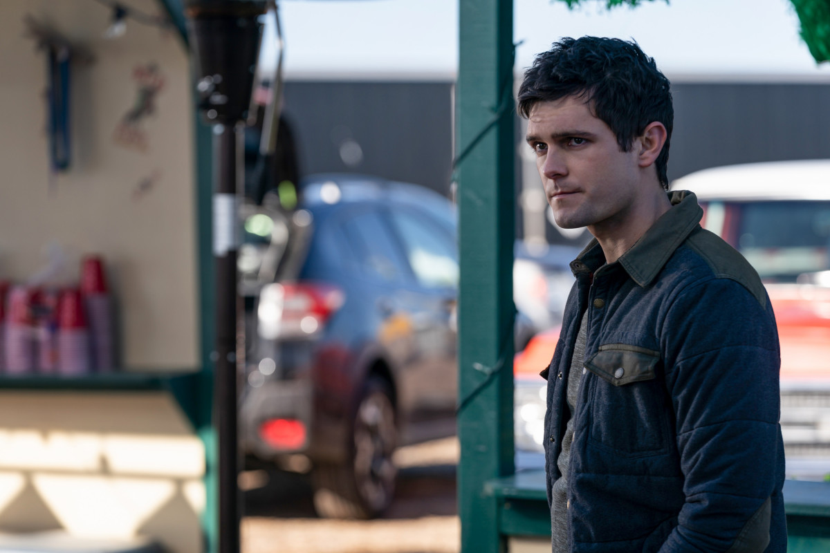 Black Hole Sun Preview — Roswell, New Mexico Season 3 Episode 3: Black Hole Sun Roswell, New Mexico Season 3 Episode 3, "Black Hole Sun"