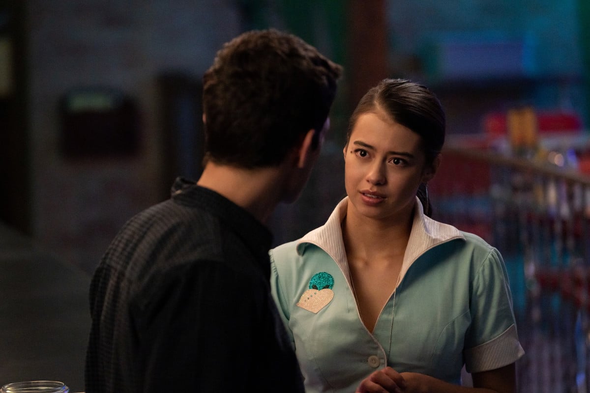 Roswell, New Mexico- Season 3 Episode 4, "Walk on the Ocean"