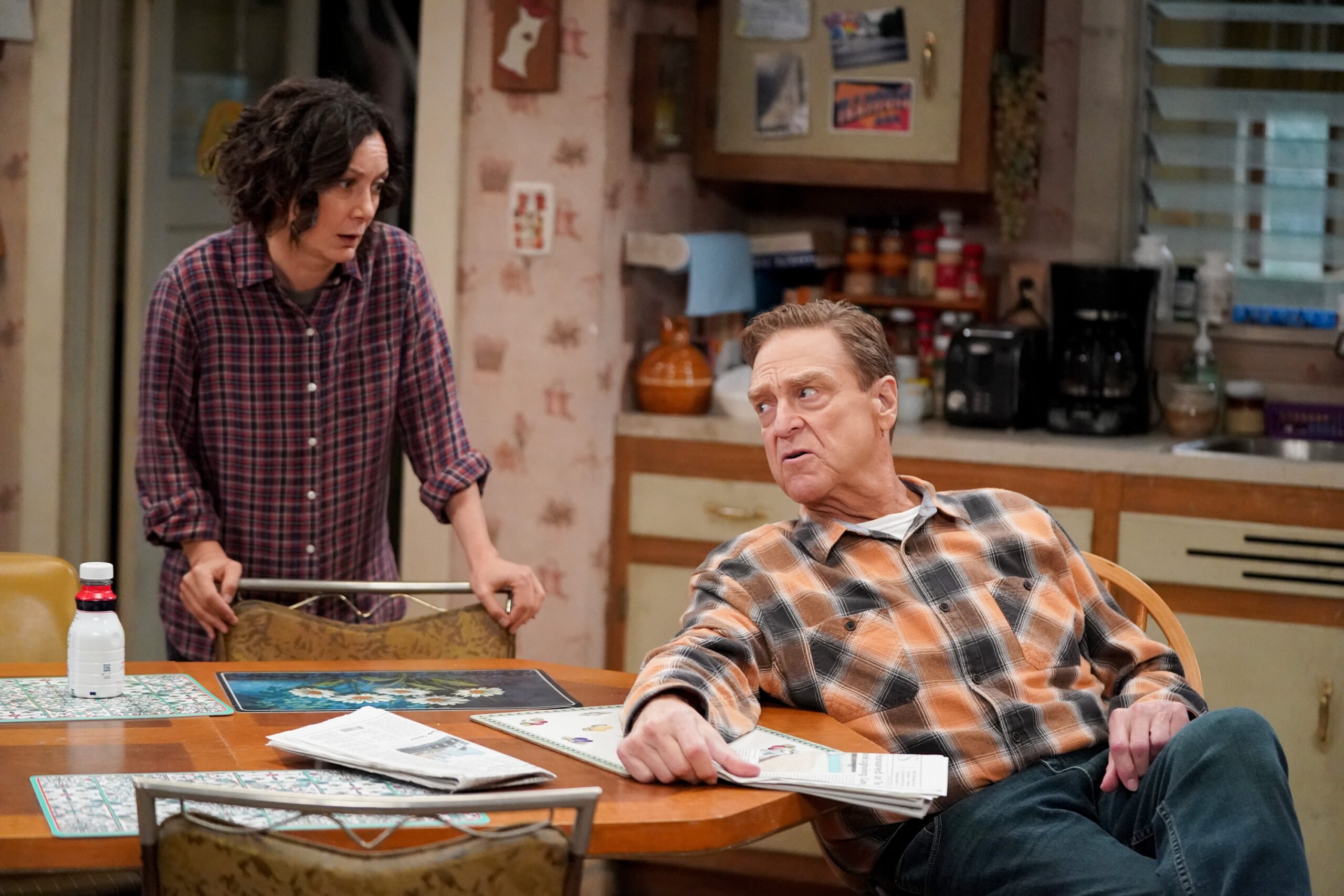 SARA GILBERT, JOHN GOODMAN | Tell-Tale TV SARA GILBERT, JOHN GOODMAN