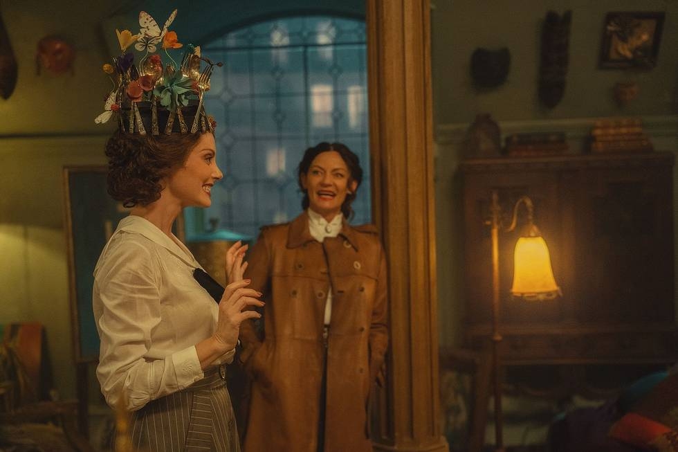 april-bowlby-michelle-gomez | Tell-Tale TV Doom Patrol Season 3 Episode 6, "1917 Patrol" -- Michelle Gomez, April Bowlby