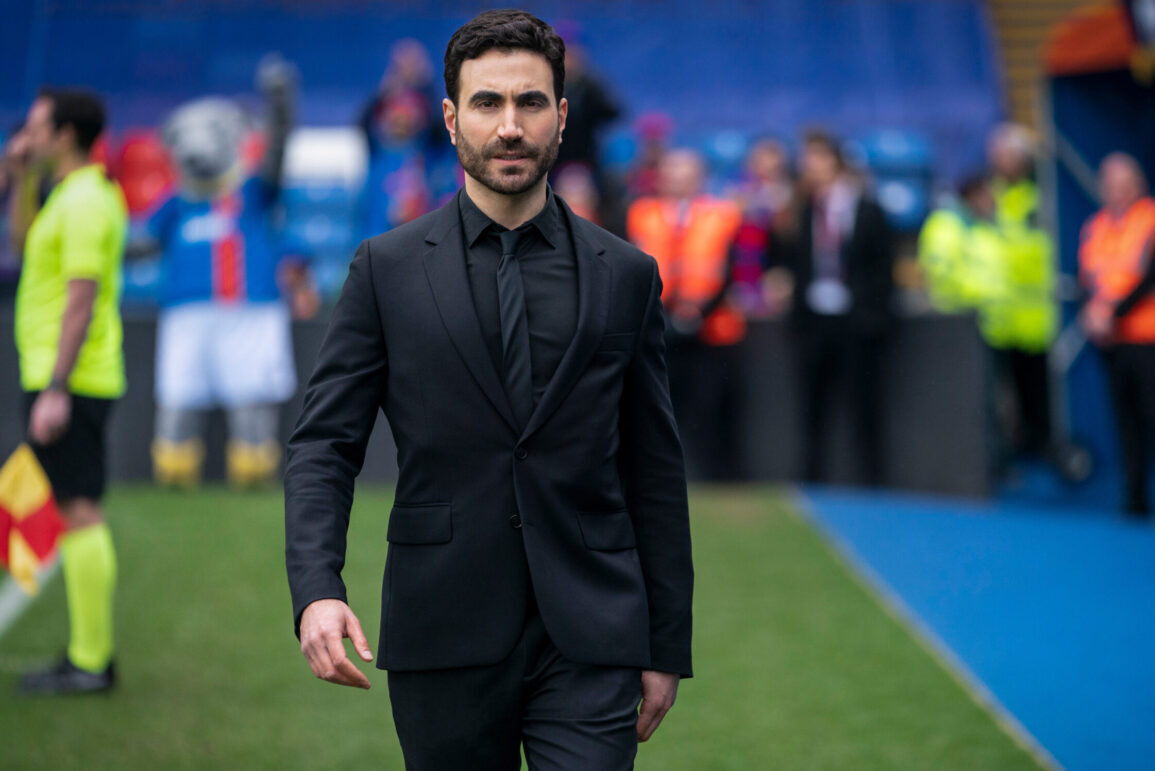 Brett Goldstein as Roy Kent Ted Lasso Season 2 | Tell-Tale TV Brett Goldstein as Roy Kent Ted Lasso Season 2