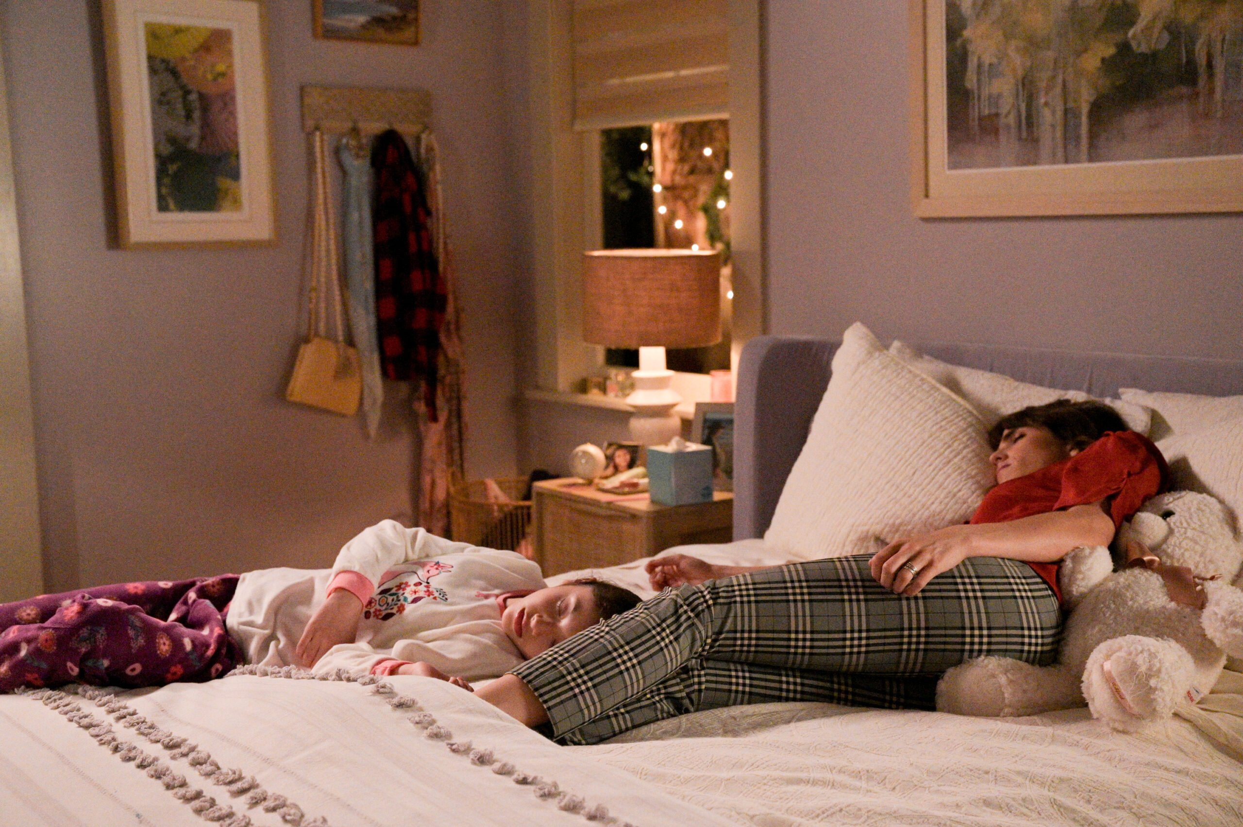 HOME ECONOMICS - Season 2 Episode 12, "Round Trip Ticket SAN-OAK, 4" CHLOE JO ROUNTREE, KARLA SOUZA | Tell-Tale TV HOME ECONOMICS - Season 2 Episode 12, "Round Trip Ticket SAN-OAK, 4" CHLOE JO ROUNTREE, KARLA SOUZA