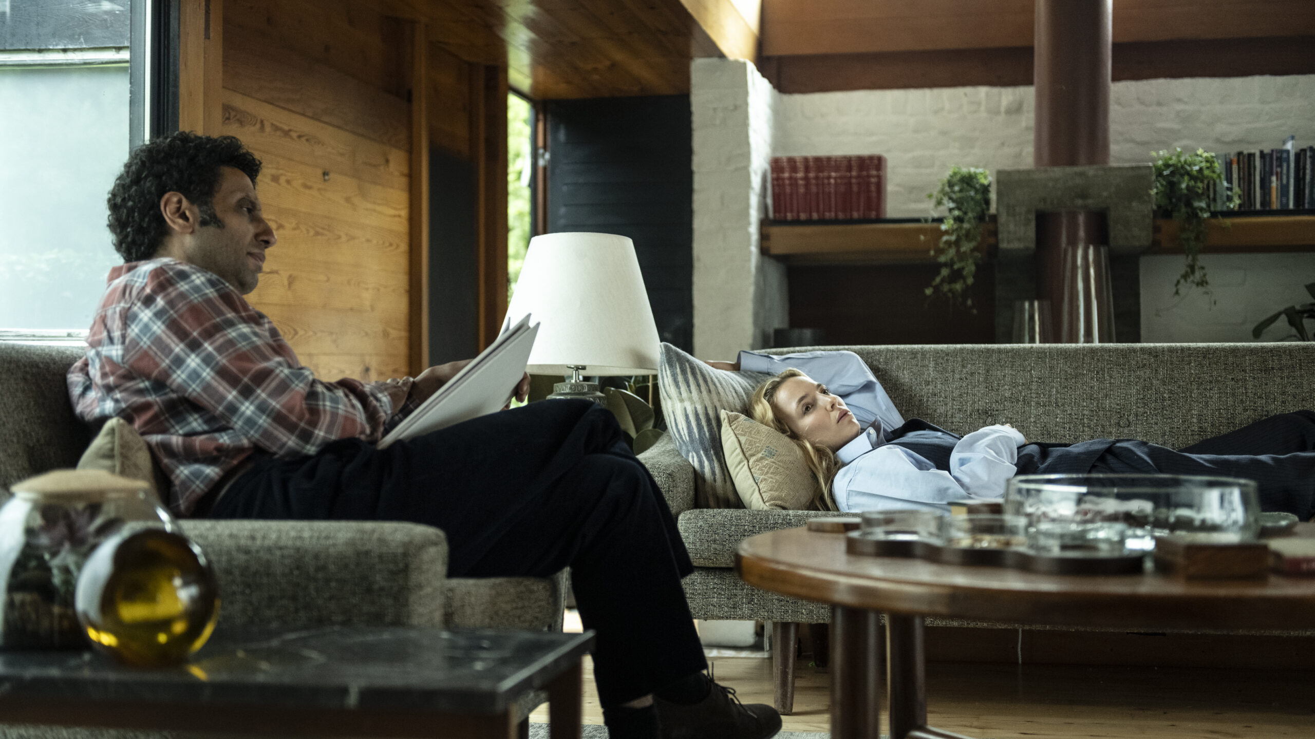 Killing Eve - Season 4 Episode 3 - A Rainbow in Beige Boots | Tell-Tale TV Killing Eve - Season 4 Episode 3 - A Rainbow in Beige Boots