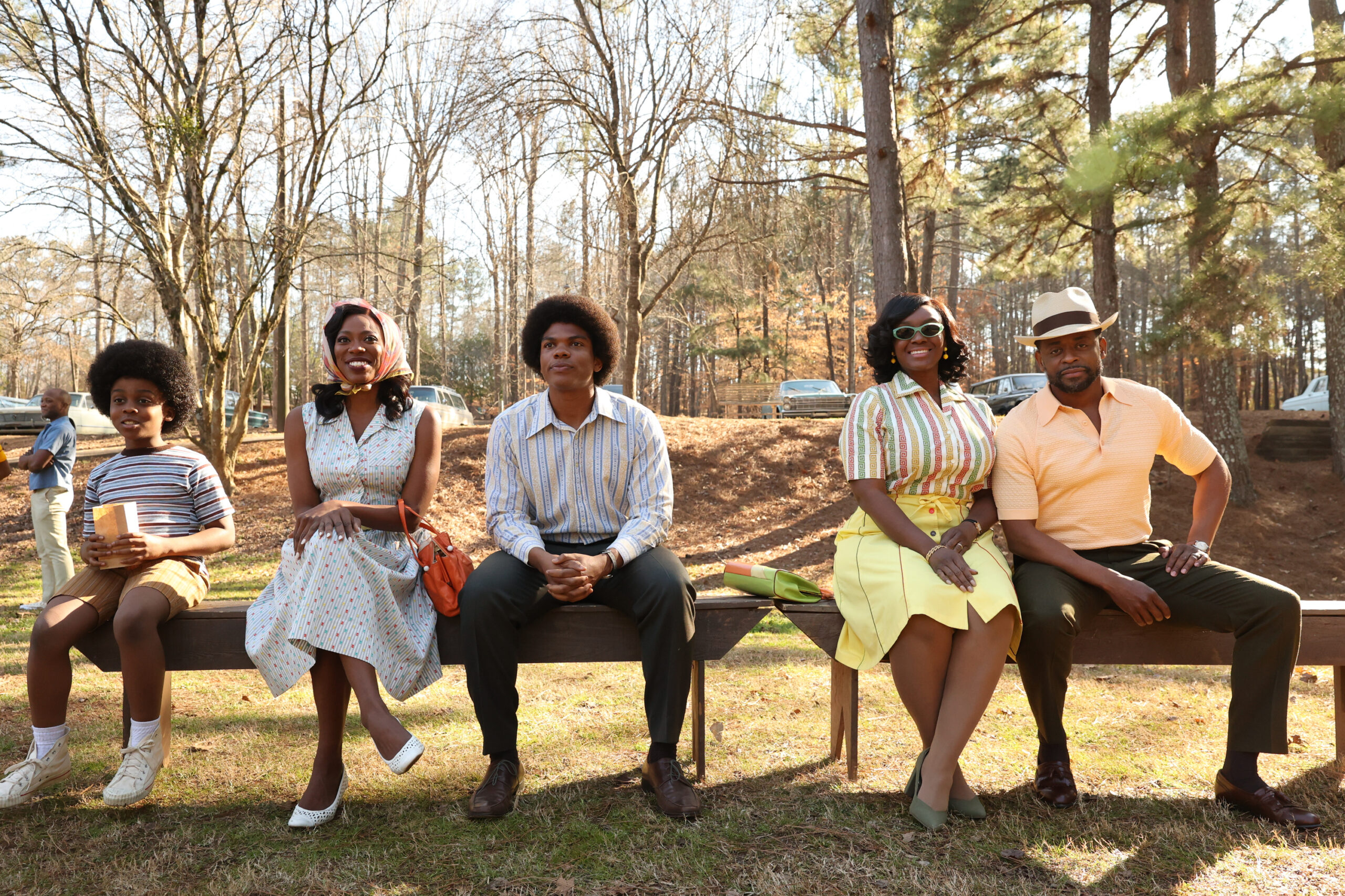 Joey, Tammy, Bruce, Lillian, and Bill sitting on a bench in the park in The Wonder Years Season 1 Episode 19 Love & War.