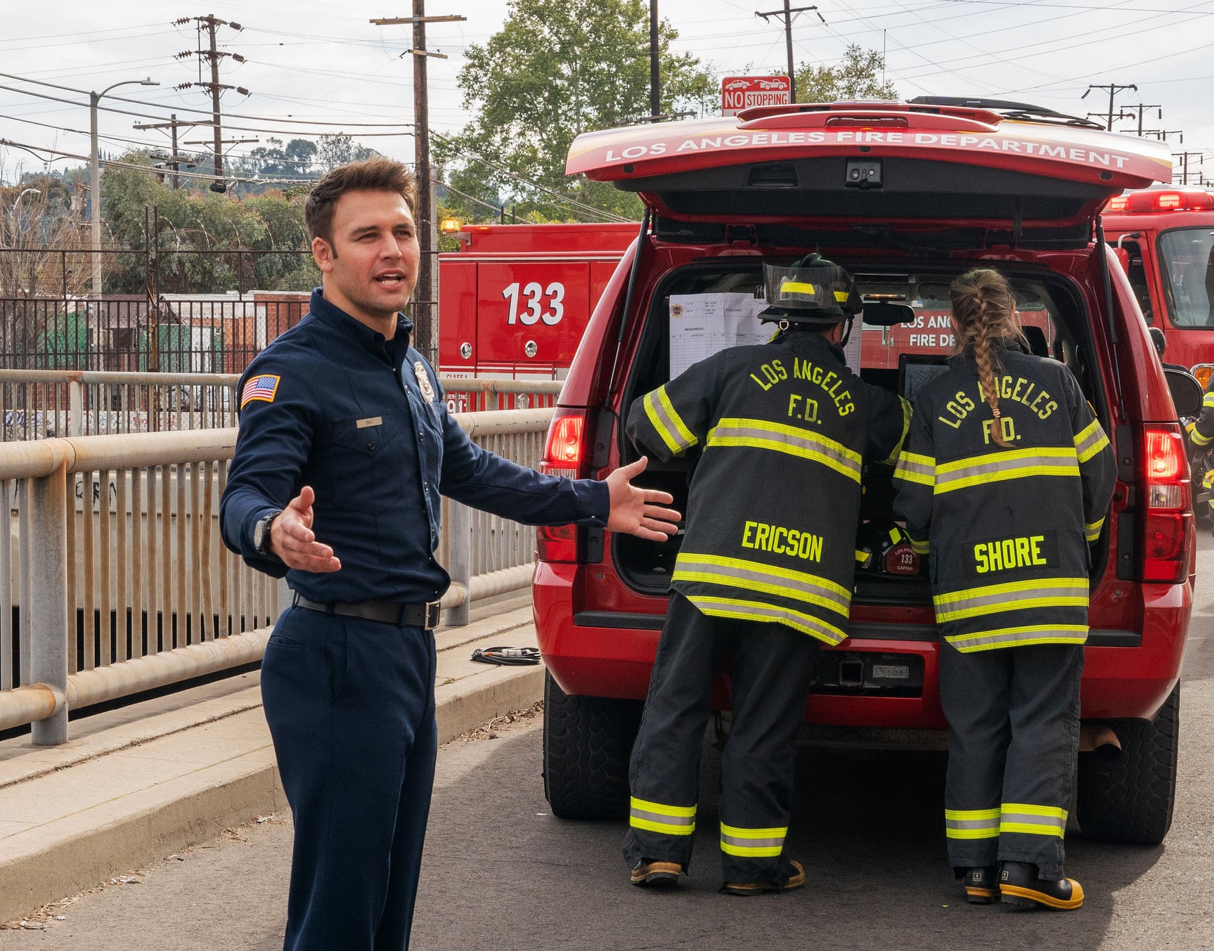 9-1-1_516-Sc26_0117_f