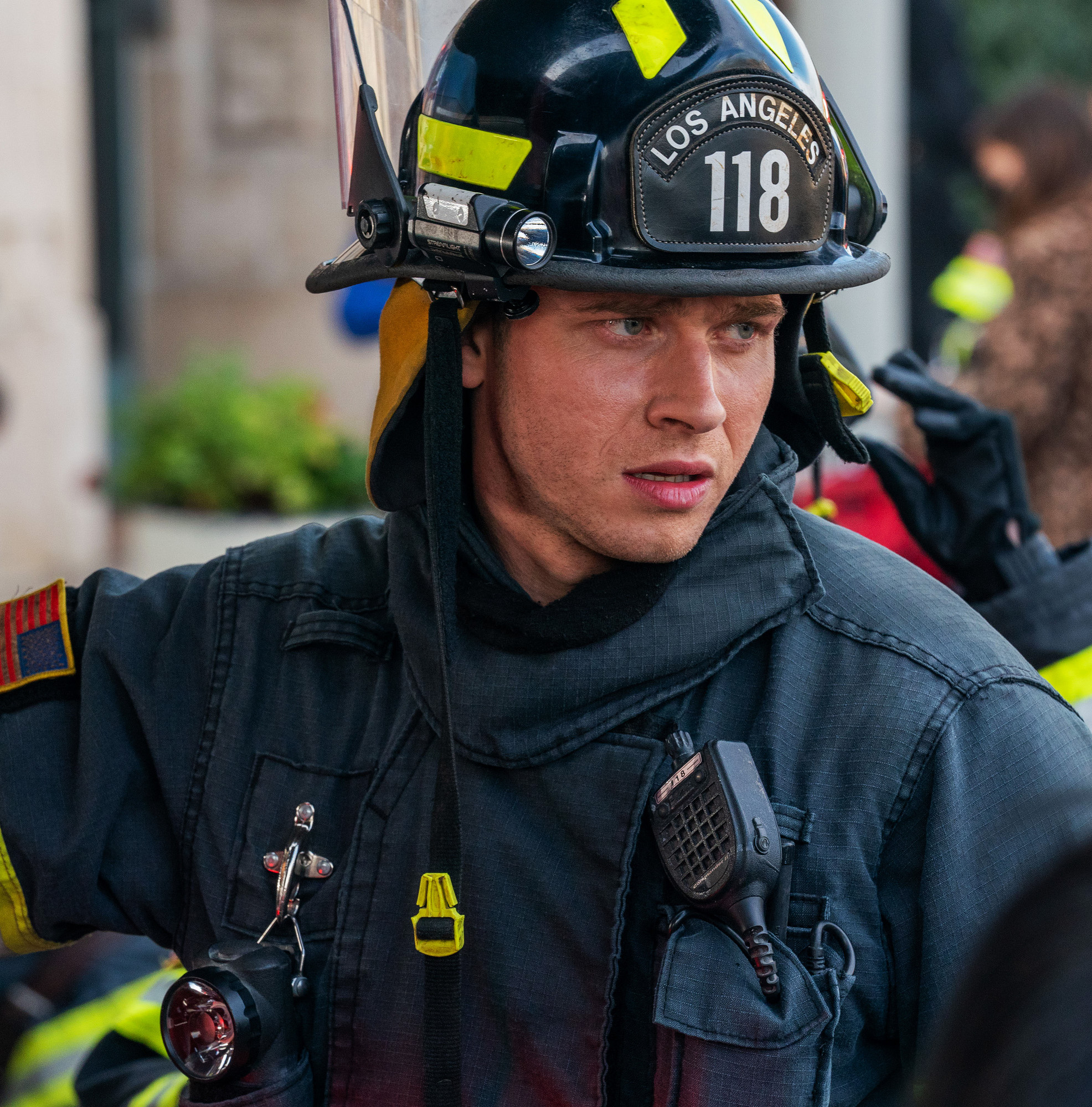 9-1-1_516-Sc26_0294_f