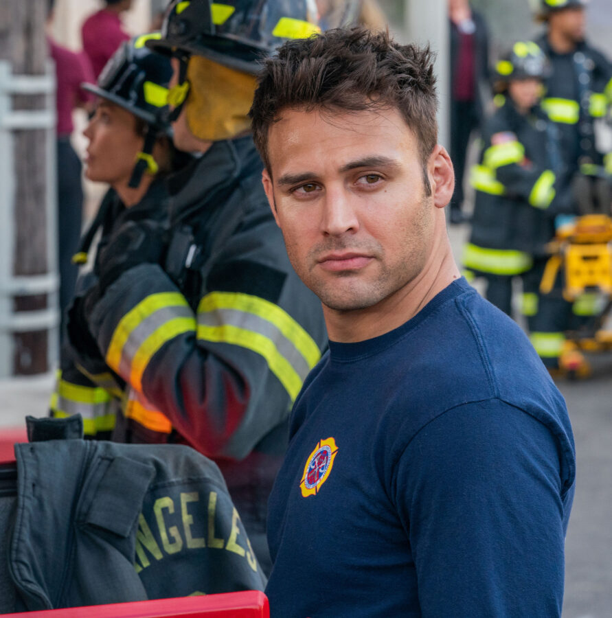 9-1-1_516-Sc26_0306_f | Tell-Tale TV 9-1-1_516-Sc26_0306_f