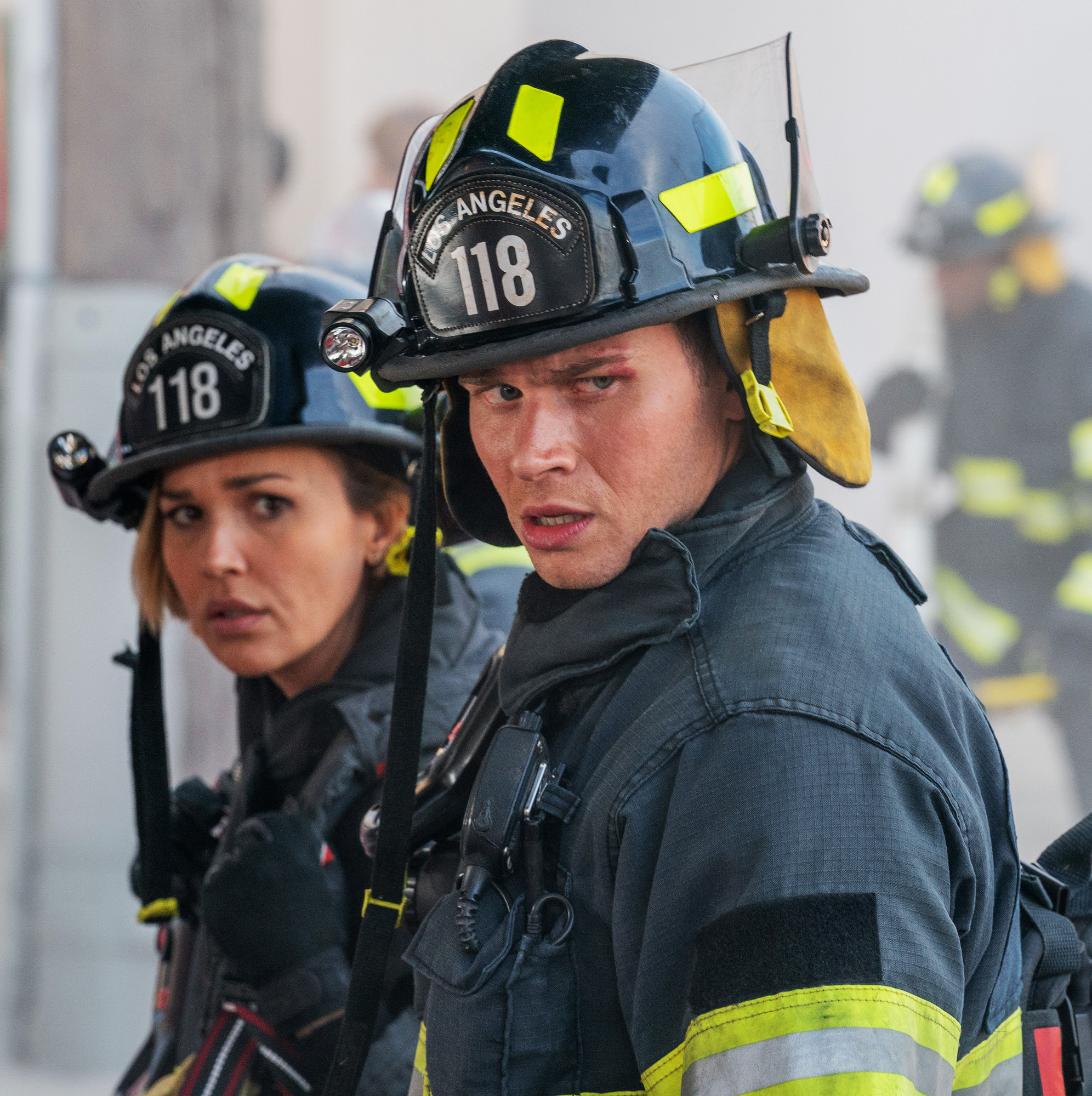 9-1-1_516-Sc26_0328_f