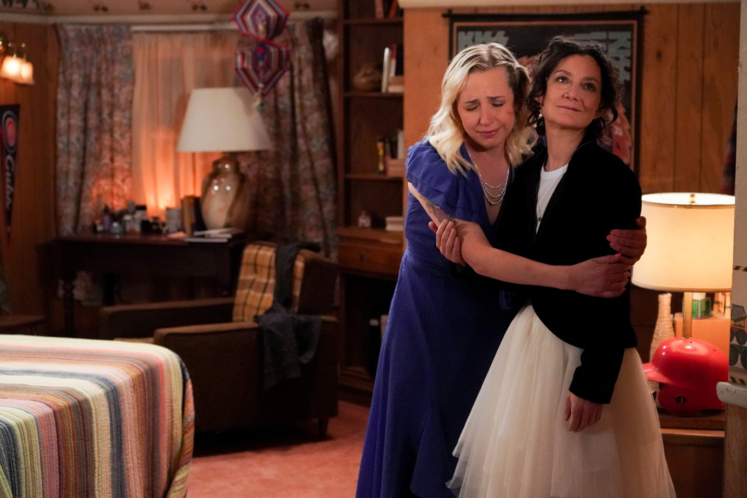 LECY GORANSON, SARA GILBERT | Tell-Tale TV LECY GORANSON, SARA GILBERT