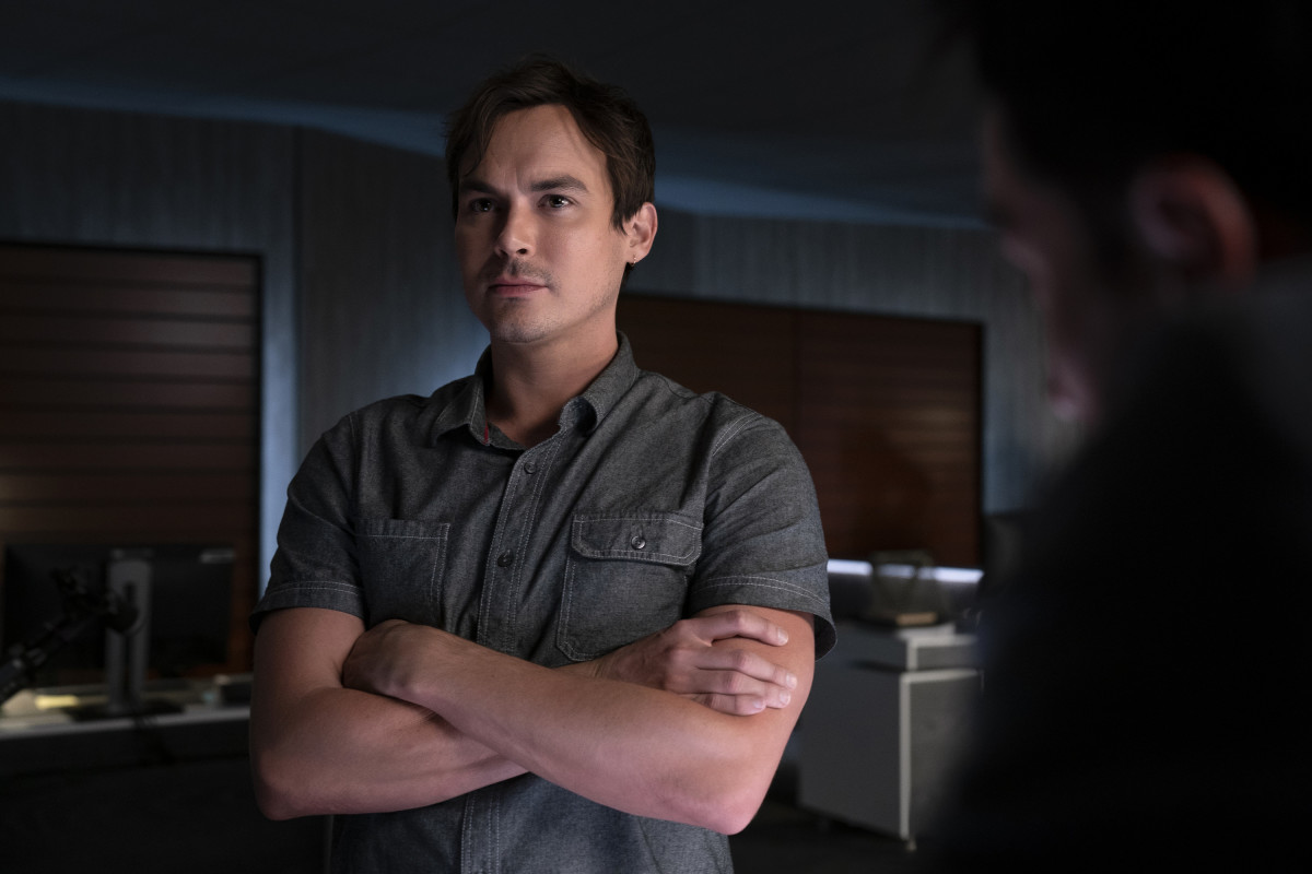 Roswell, NM Season 4 Episode 1 | Tell-Tale TV Roswell, NM Season 4 Episode 1