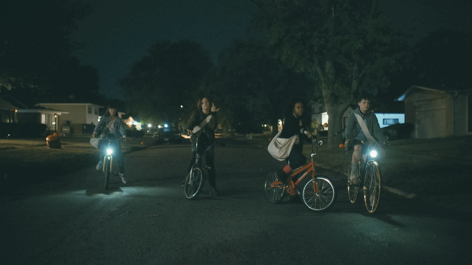 Paper Girls Season 1 Episode 1