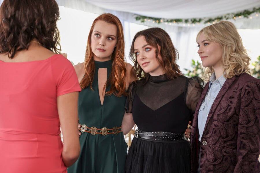 JESSICA SUTTON, AMALIA HOLM, TAYLOR HICKSON