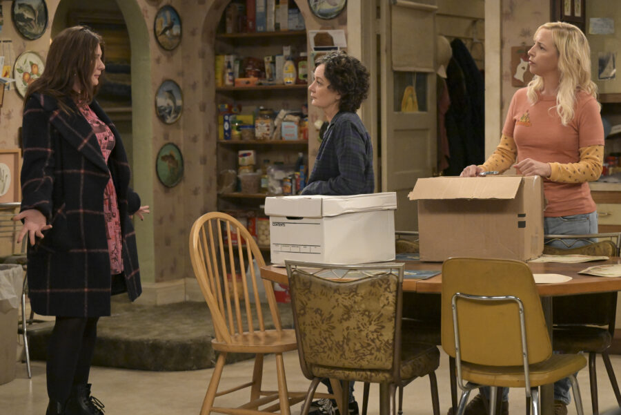 EMMA KENNEY, SARA GILBERT, LECY GORANSON | Tell-Tale TV EMMA KENNEY, SARA GILBERT, LECY GORANSON