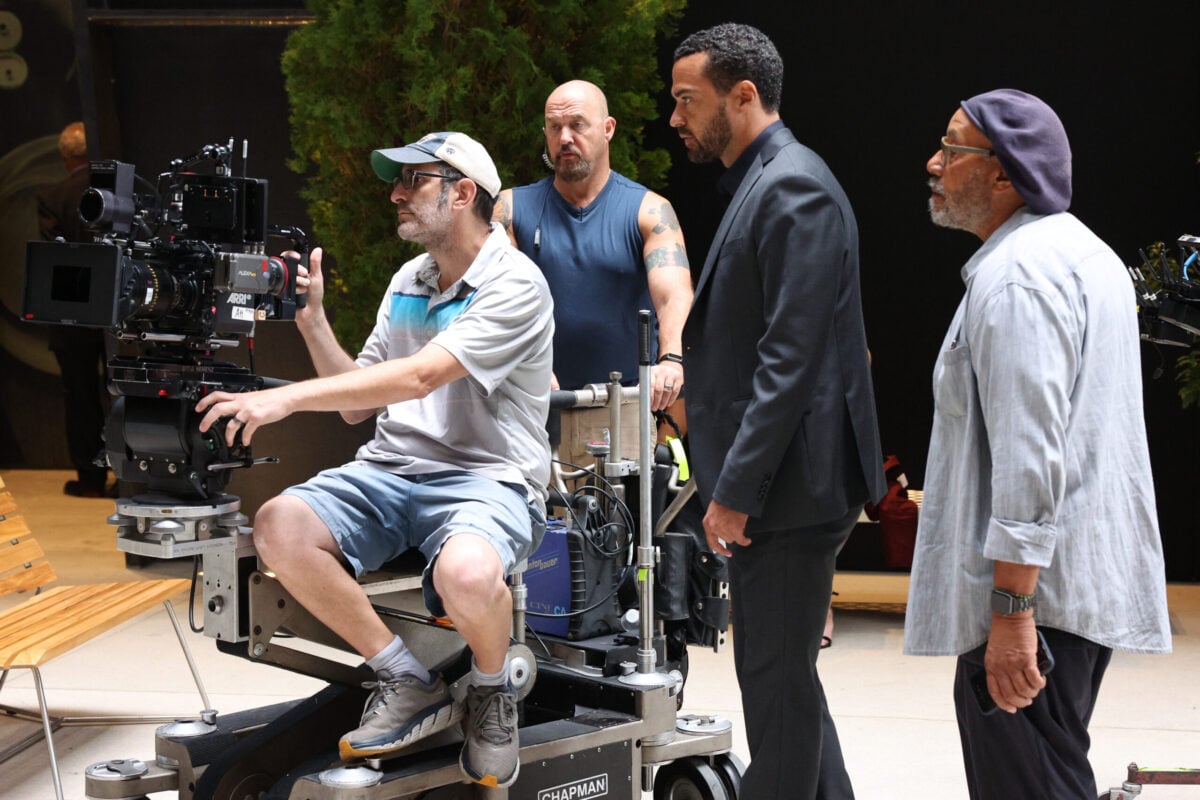 Behind the scenes - Grey's Anatomy Season 19 Episode 5: When I Get to the Border JESSE WILLIAMS (DIRECTOR)