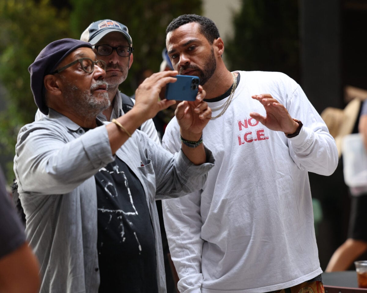 Behind the scenes - Grey's Anatomy Season 19 Episode 5: When I Get to the Border JESSE WILLIAMS (DIRECTOR)