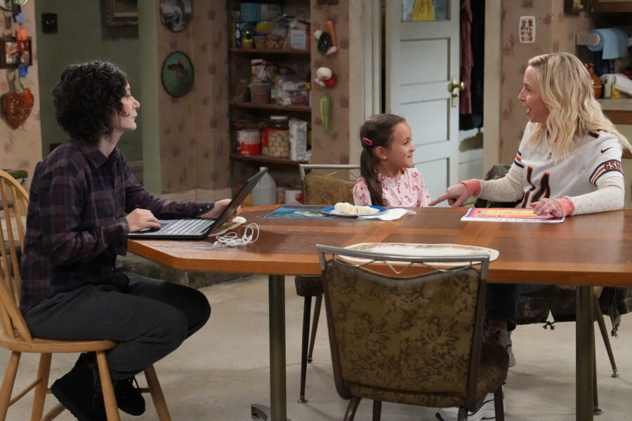 SARA GILBERT, CHARLOTTE SANCHEZ, LECY GORANSON | Tell-Tale TV SARA GILBERT, CHARLOTTE SANCHEZ, LECY GORANSON