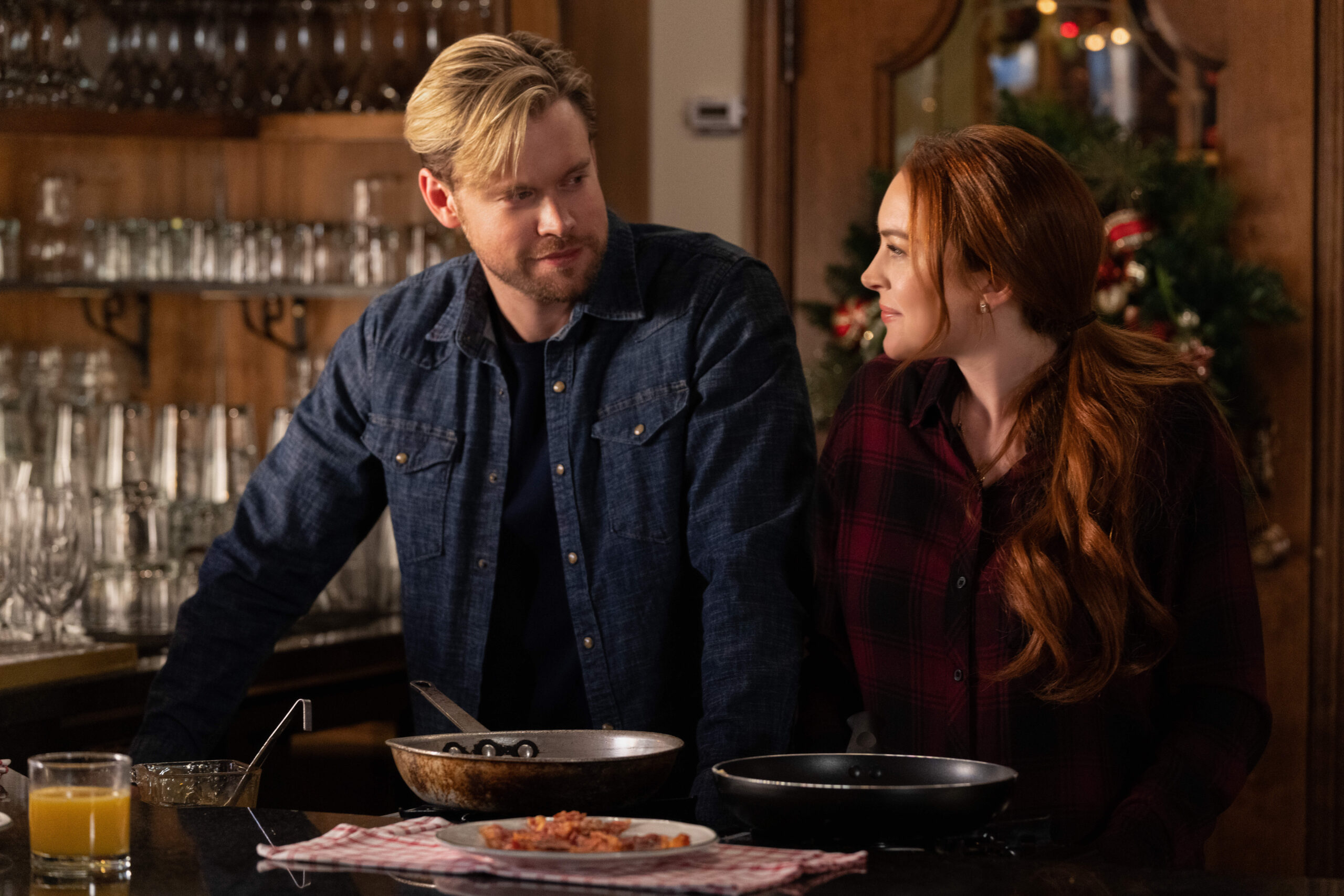 Falling For Christmas - Chord Overstreet and Lindsay Lohan