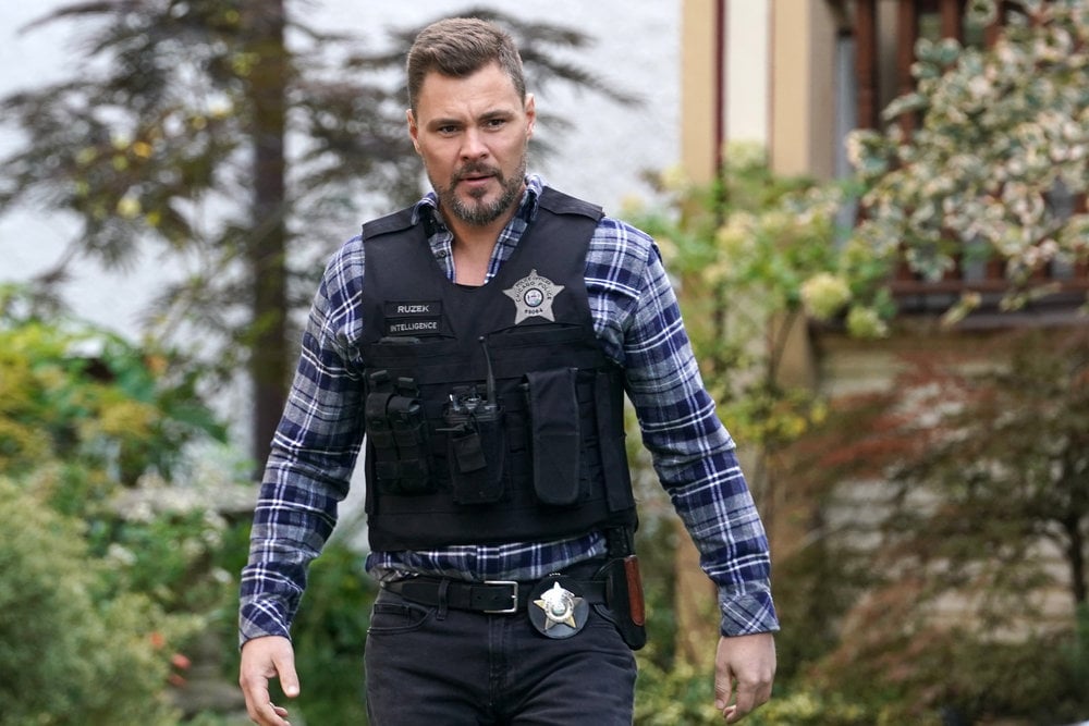 Chicago P.D. - Season 10 Episode 8 - Under the Skin