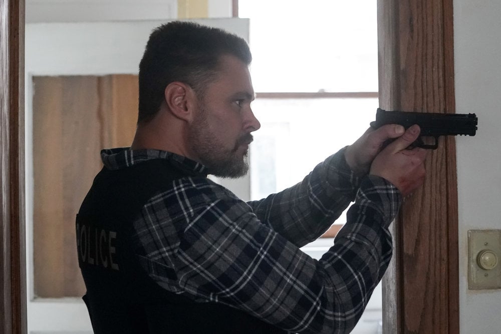 Chicago P.D. - Season 10 Episode 8 - Under the Skin