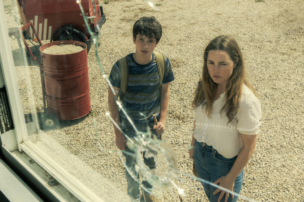Melissa George and Gabriel Bateman in "The Mosquito Coast" Season 2 Episode 3
