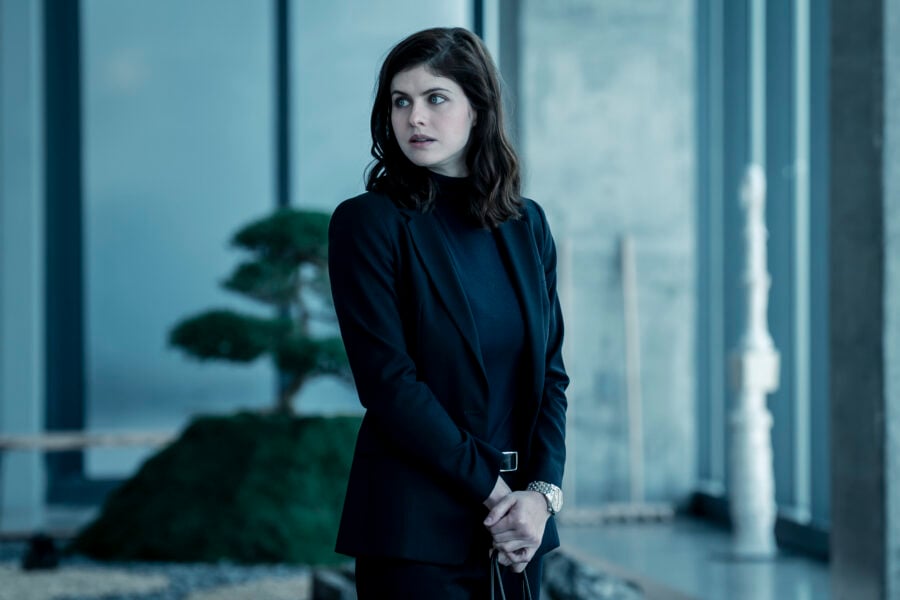 Alexandra Daddario as Dr. Rowan Fielding Mayfair Witches Season 1 Episode 1